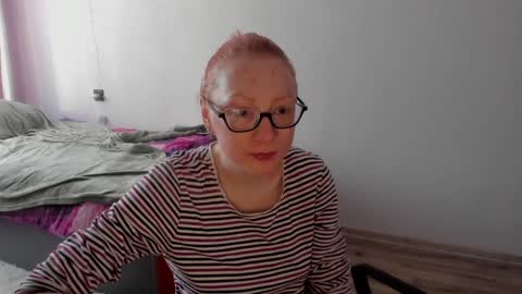 lucky_licky20 online show from 02/08/25, 04:47