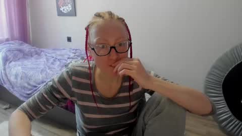lucky_licky20 online show from 02/19/25, 06:11