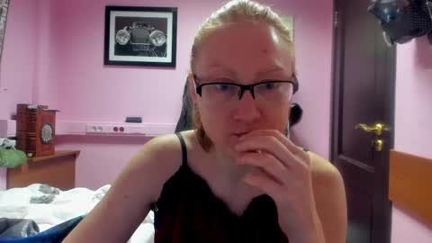 lucky_licky20 online show from 02/27/25, 03:47
