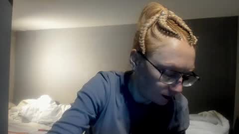 Snapshot of lucky_licky20 chatting on 02/19/26, 04:30 lucky_licky20 online show from 02/19/26, 04:30