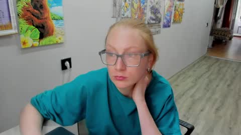 Snapshot of lucky_licky20 chatting on 04/06/26, 04:46 lucky_licky20 online show from 04/06/26, 04:46