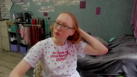 Snapshot of lucky_licky20 chatting on 04/17/26, 02:25 lucky_licky20 online show from 04/17/26, 02:25