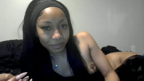 Snapshot of lucky_london chatting on 06/13/26, 05:00 Lucky London online show from 06/13/26, 05:00