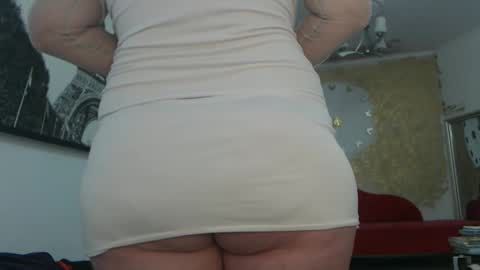 Snapshot of luckyanabella chatting on 12/22/25, 01:30 Ana online show from 12/22/25, 01:30