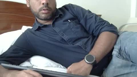 Snapshot of luckyfinalone chatting on 10/27/25, 04:33 luckyfinalone online show from 10/27/25, 04:33