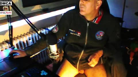 Snapshot of luckyfreak1 chatting on 12/22/24, 07:44 call me Stefan online show from 12/22/24, 07:44