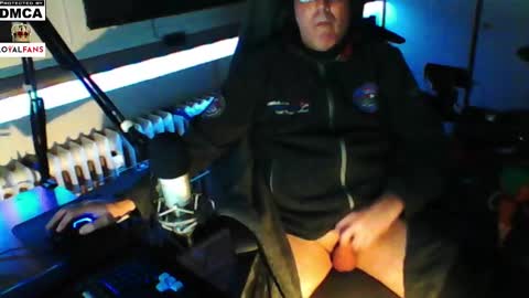 Snapshot of luckyfreak1 chatting on 12/22/24, 08:03 call me Stefan online show from 12/22/24, 08:03