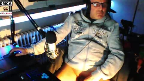 Snapshot of luckyfreak1 chatting on 12/25/24, 03:18 call me Stefan online show from 12/25/24, 03:18