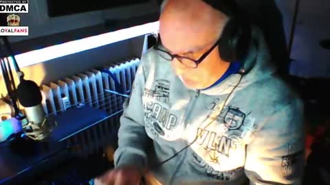 Snapshot of luckyfreak1 chatting on 12/30/24, 04:29 call me Stefan online show from 12/30/24, 04:29