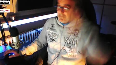 Snapshot of luckyfreak1 chatting on 01/18/25, 04:53 call me Stefan online show from 01/18/25, 04:53