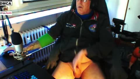 Snapshot of luckyfreak1 chatting on 02/08/25, 02:16 call me Stefan online show from 02/08/25, 02:16