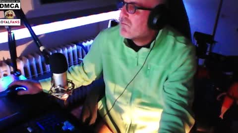 Snapshot of luckyfreak1 chatting on 02/14/25, 12:09 call me Stefan online show from 02/14/25, 12:09