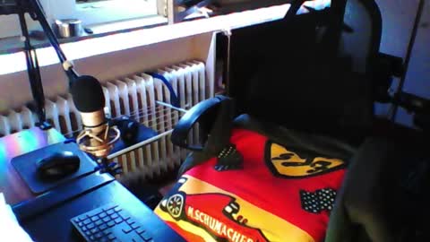 Snapshot of luckyfreak1 chatting on 09/27/25, 05:45 call me Stefan online show from 09/27/25, 05:45