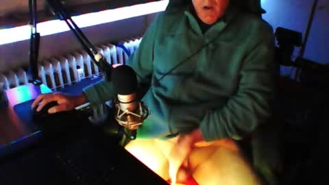 Snapshot of luckyfreak1 chatting on 10/10/25, 05:45 call me Stefan online show from 10/10/25, 05:45