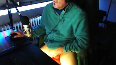 Snapshot of luckyfreak1 chatting on 10/11/25, 05:50 call me Stefan online show from 10/11/25, 05:50