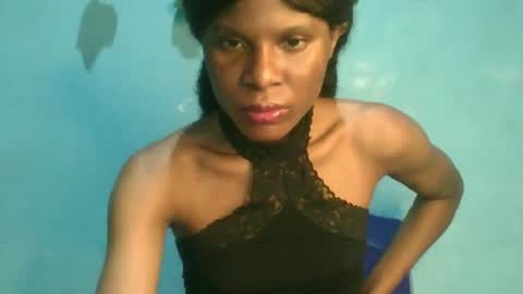 Snapshot of luckymadequeen chatting on 10/04/25, 12:19 Gloria online show from 10/04/25, 12:19