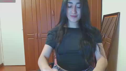 Snapshot of lucy111_love chatting on 09/22/25, 11:40 Lucy online show from 09/22/25, 11:40