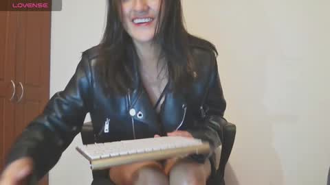 Snapshot of lucy111_love chatting on 11/12/25, 10:52 Lucy online show from 11/12/25, 10:52