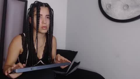   online show from 12/02/25, 04:18