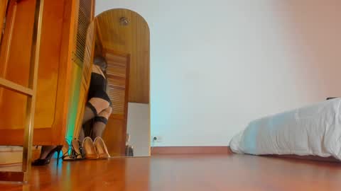 Snapshot of lucy__77 chatting on 12/03/24, 08:39 Hello my name is Lucy nice to meet you thumb up is important for me kisses online show from 12/03/24, 08:39