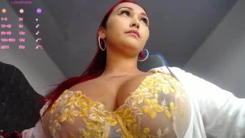 Snapshot of lucy_beatifull chatting on 04/18/26, 10:10 lucy_beatifull online show from 04/18/26, 10:10