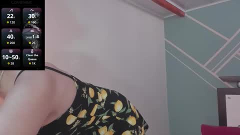 Lucy Herrera online show from 10/31/25, 04:52