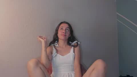 Snapshot of lucy_bluesea chatting on 04/04/26, 10:40 Lucy Herrera online show from 04/04/26, 10:40