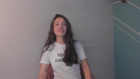Snapshot of lucy_bluesea chatting on 04/30/26, 09:30 Lucy Herrera online show from 04/30/26, 09:30
