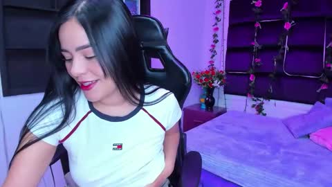 Snapshot of lucy_brunno chatting on 12/18/25, 12:44 lucy_brunno online show from 12/18/25, 12:44