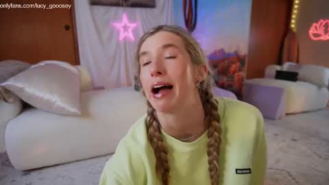 Lucy. online show from 10/05/25, 11:02