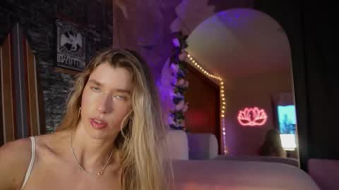 Snapshot of lucy_gooosey chatting on 03/22/26, 02:26 Lucy. online show from 03/22/26, 02:26