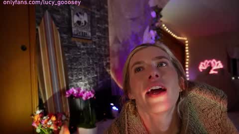 Snapshot of lucy_gooosey chatting on 03/27/26, 08:26 Lucy. online show from 03/27/26, 08:26