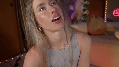 Snapshot of lucy_gooosey chatting on 04/06/26, 04:46 Lucy. online show from 04/06/26, 04:46