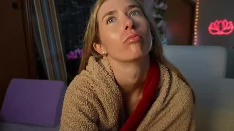Snapshot of lucy_gooosey chatting on 04/26/26, 05:43 Lucy. online show from 04/26/26, 05:43