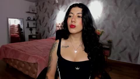 Snapshot of lucy_greys_ chatting on 11/29/25, 01:58 Lucy Greys online show from 11/29/25, 01:58