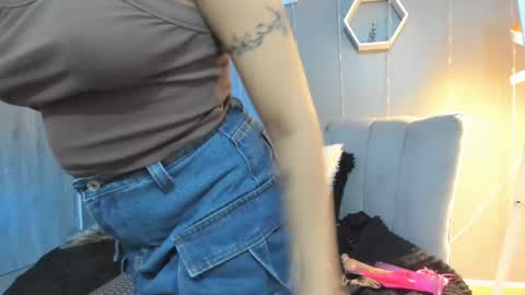 lucy_harris_ online show from 02/20/25, 07:34