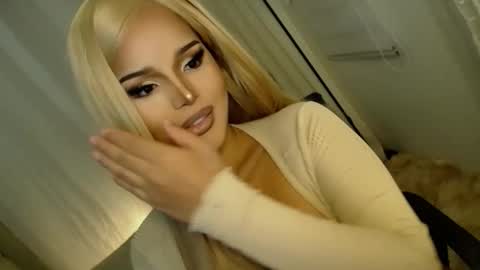 Snapshot of lucy_heartfiliaxxx chatting on 10/13/25, 08:14 MONA online show from 10/13/25, 08:14