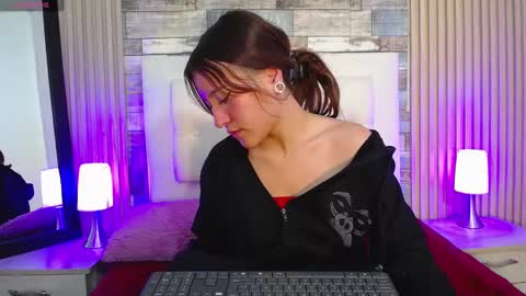 lucy_hs online show from 01/31/25, 09:48