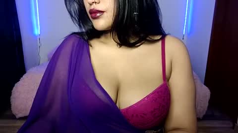 Snapshot of lucy_kanne chatting on 01/19/25, 01:32 Lucy online show from 01/19/25, 01:32