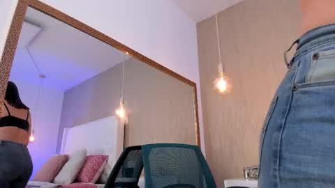 Snapshot of lucy_lu17 chatting on 09/29/25, 01:27 Lucy online show from 09/29/25, 01:27