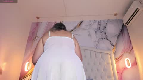Snapshot of lucy_milf_474 chatting on 03/31/26, 12:05 Lucy online show from 03/31/26, 12:05