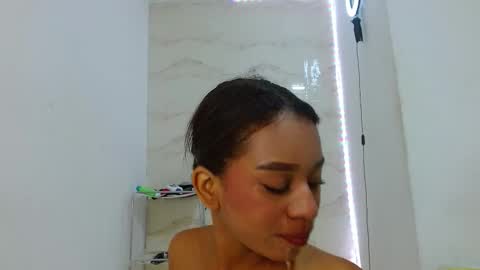 Snapshot of lucy_sluppy_hard chatting on 03/12/26, 12:17 lucy_sluppy_hard online show from 03/12/26, 12:17