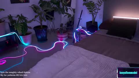 Lucy Alien  online show from 11/15/25, 01:18