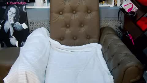 Snapshot of lucybelli chatting on 09/22/25, 01:40 LucyBelli online show from 09/22/25, 01:40