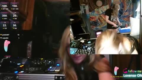 Snapshot of lucyvybes_and_gogert chatting on 03/02/25, 11:18 Lucy Vybes and Go-Gert online show from 03/02/25, 11:18