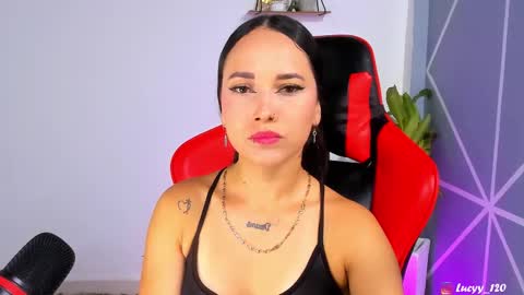Snapshot of lucyy_rose chatting on 11/11/25, 11:05 o online show from 11/11/25, 11:05