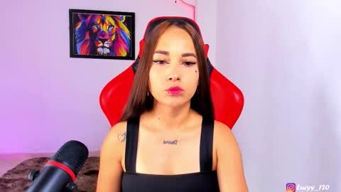 Snapshot of lucyy_rose chatting on 03/03/26, 01:45 o online show from 03/03/26, 01:45