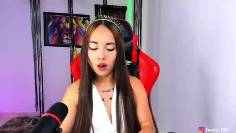 Snapshot of lucyy_rose chatting on 04/29/26, 06:14 o online show from 04/29/26, 06:14