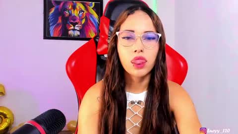 Snapshot of lucyy_rose chatting on 05/22/26, 12:07 o online show from 05/22/26, 12:07