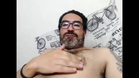Snapshot of luis2988z chatting on 09/19/25, 12:56 Hairyman online show from 09/19/25, 12:56